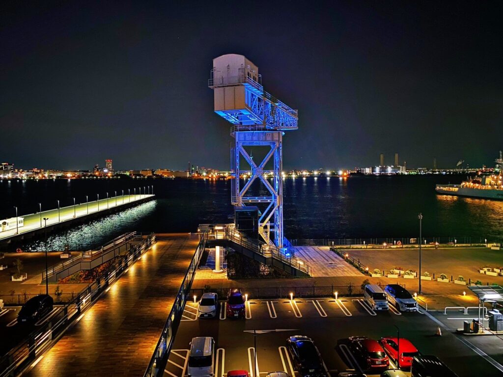 夜のハンマーヘッドクレーン