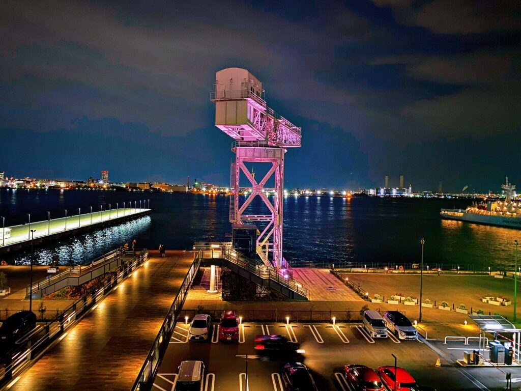 夜のハンマーヘッドクレーン