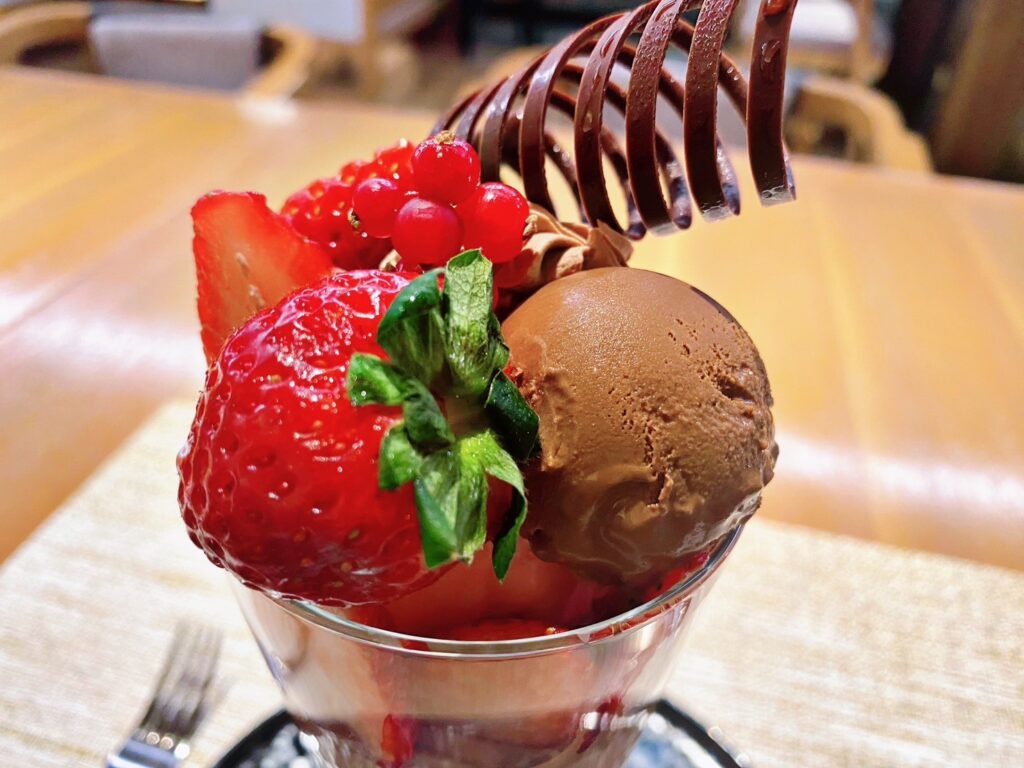 インターコンチネンタル横浜pire8のラーボードのいちごパフェ