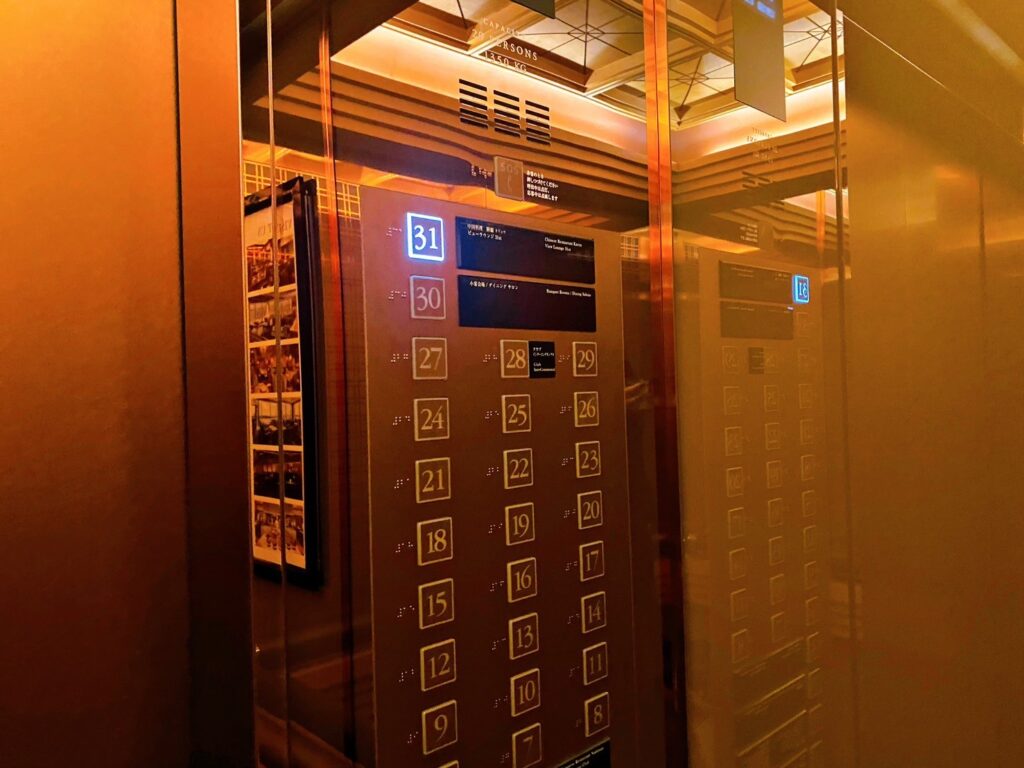 横浜グランドインターコンチネンタルホテルのエレベーター内